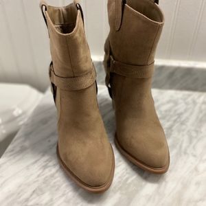 Lulu's Shoes - Brand NEW Taupe Booties